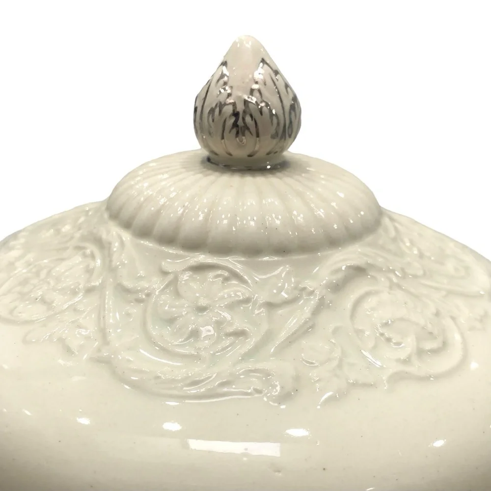 VINTAGE WEDGWOOD ETRURIA ENGLAND COVERED PATRICIAN SHAPE TUREEN